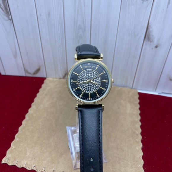 Steve Madden Women's wrist Watch Gold Tone cubic zirconia around inner Face - Picture 2 of 6